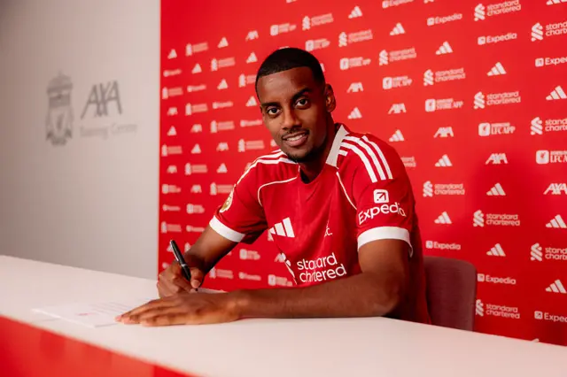 Isak puts pen to paper on his Liverpool contract