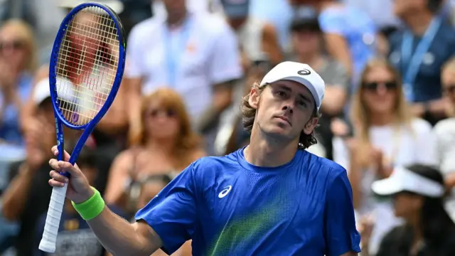 Alex De Minaur celebrates