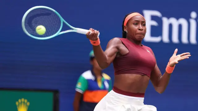 Coco Gauff plays a forehand return vs Naomi Osaka