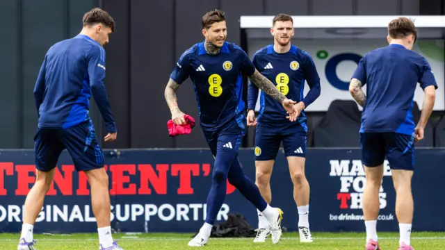 Lyndon Dykes in Scotland training
