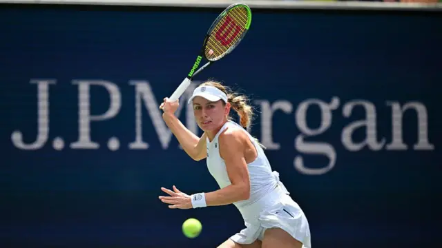 Alexandrova returns to Swiatek