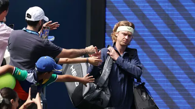 Andrey Rublev arrives on court at Flushing Meadows