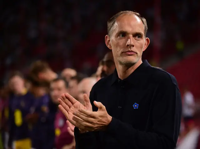 Thomas Tuchel claps his hands