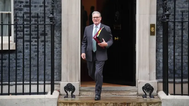 Starmer leaves no 10