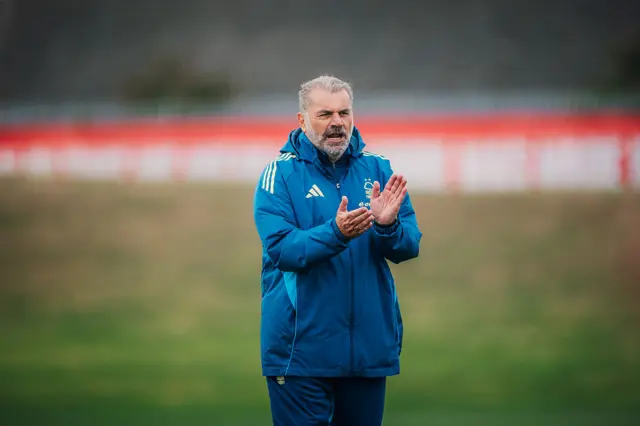 Ange Postecoglou clapping his hands