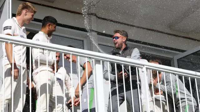 Leicestershire celebrate promotion