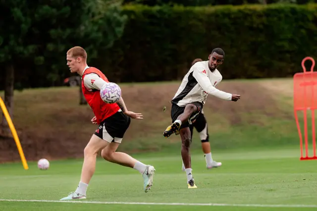 Alexander Isak shooting in Liverpool training