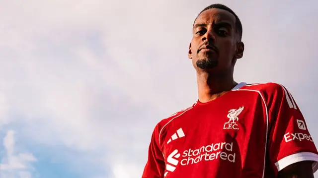 Alexander Isak in a Liverpool shirt