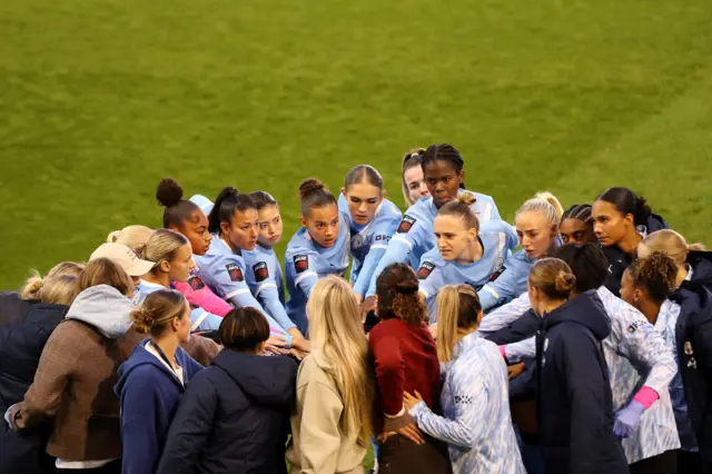 Man City players huddle