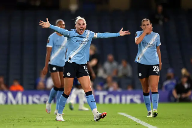 Greenwood and her fellow defenders challenge a decision during the Chelsea game
