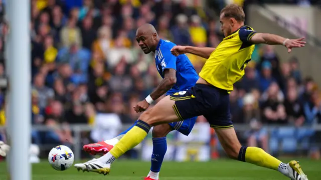 Jordan Ayew scores Leicester's equaliser at Oxford