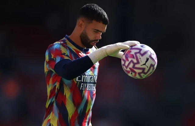 Goalkeeper David Raya of Arsenal warms up