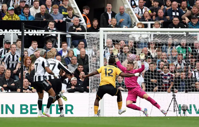 Nick Woltemade of Newcastle United scores his team's first goal