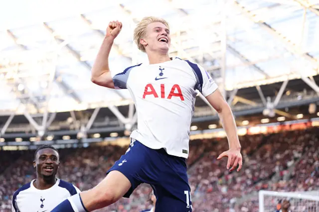 Lucas Bergvall of Tottenham Hotspur celebrates
