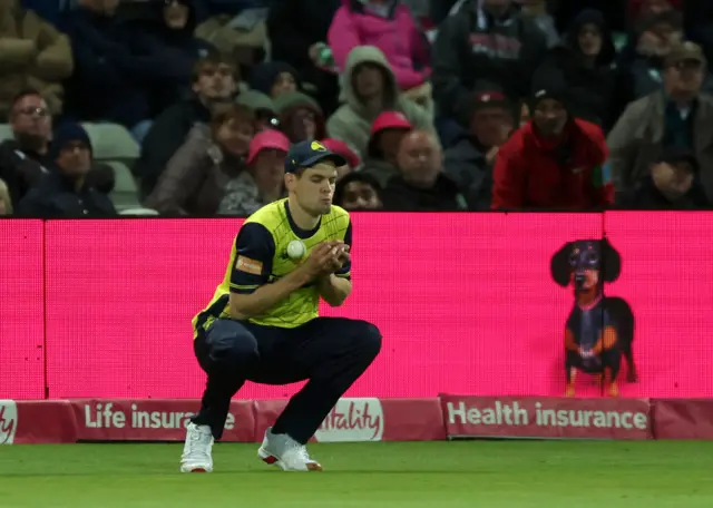 Scott Currie drops Sean Dickson