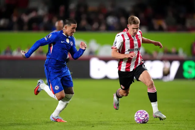 Chelsea's Enzo Fernandez (left) and Brentford's Yehor Yarmolyuk battle for the ball