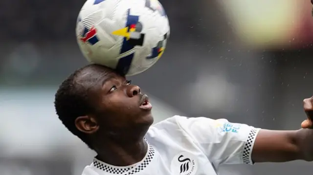Malick Yalcouye controls the ball with his head