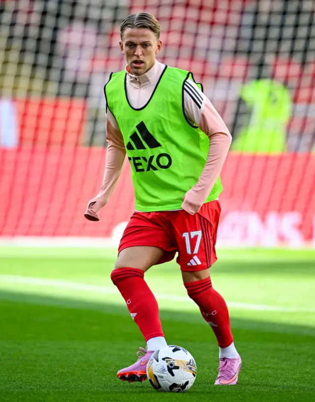 Jesper Karlsson makes his Aberdeen debut