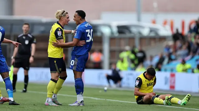 Aaron Ramsey is confronted by an Oxford player after his tackle