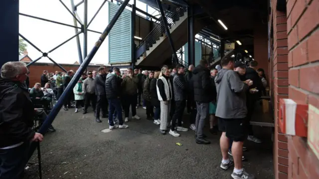 Celtic fans late entry protest