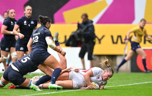 Kelsey Clifford scoring a try