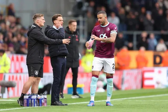 Scott Parker speaks to Kyle Walker