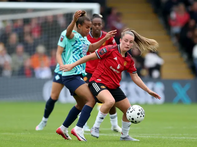 London City Lionesses' Nikita Parris (left) and Manchester United's Ella Toone battle for the ball