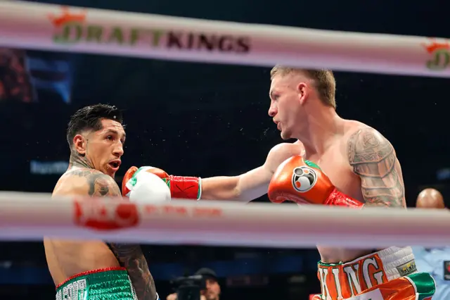 Fernando Vargas Jr evades a punch from Callum Walsh