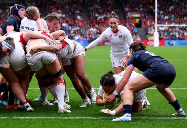 Amy Cokayne scoring a try
