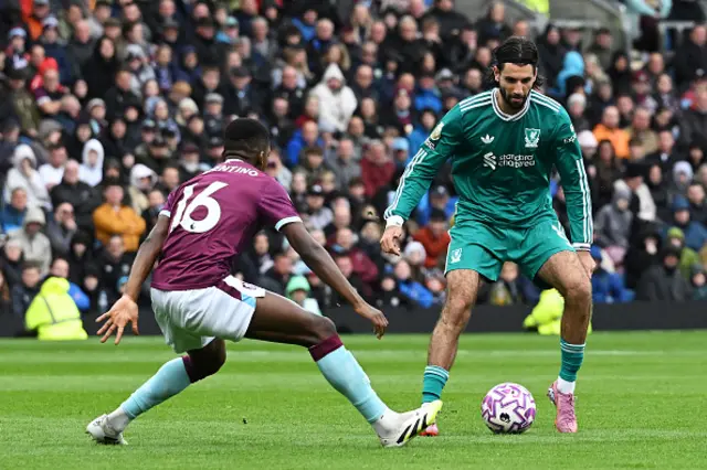 Dominik Szoboszlai of Liverpool controls the ball