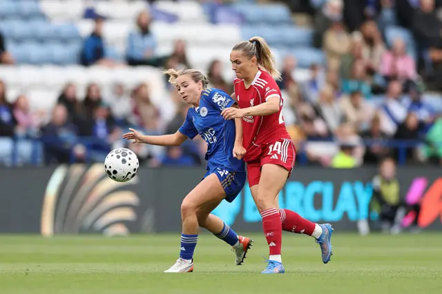 Olivia McLoughlin of Leicester City battles for possession with Samantha Kerr of Liverpool