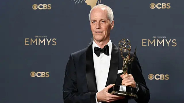 Dan Gilroy poses with the Outstanding Writing for a Drama Series award for "Andor"