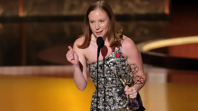 Hannah Einbinder accepts the Outstanding Supporting Actress in a Comedy Series award for "Hacks"