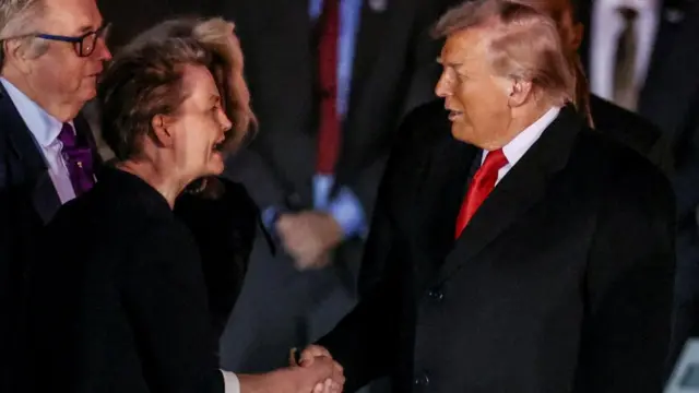 UK foreign secretary shakes hands with Donald Trump on the tarmac