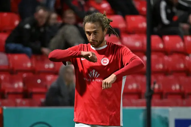 Dan bent celebrates