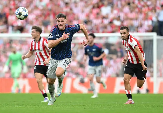 Viktor Gyoekeres of Arsenal runs with the ball during the UEFA Champions League 2025/26 League Phase MD1 match between Athletic Club and Arsenal FC at Estadio de San Mames on September 16, 2025 in Bilbao, Spain.