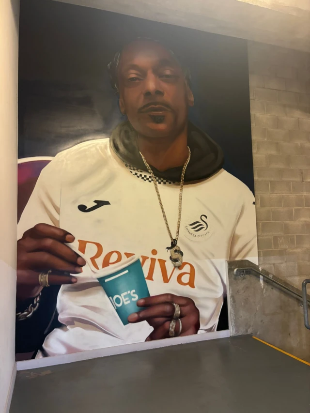 Snoop Dogg mural