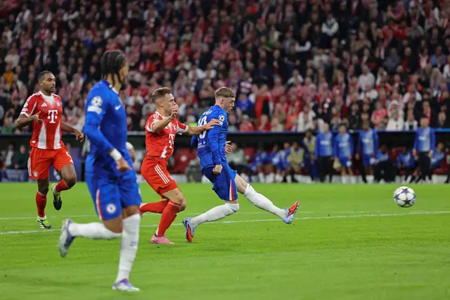Chelsea's English midfielder #10 Cole Palmer (R) scores the 2-1 goal next to Bayern Munich's German midfielder #06 Joshua Kimmich