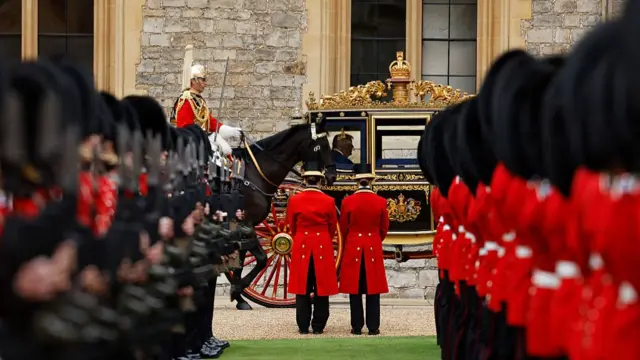 Guard of Honour greets the carriage carrying US president Donald Trump and King Charles outside Windsor Caslte