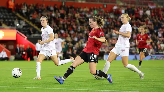 Elisabeth Terland scores