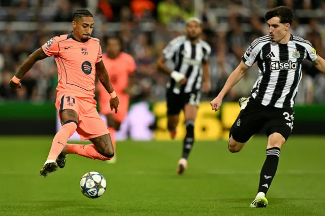 Barcelona's Brazilian forward #11 Raphinha and Newcastle's English defender #21 Valentino Livramento fight for the ball during the UEFA Champions League first round football match between Newcastle United FC and FC Barcelona at St James' Park in London, on September 18, 2025.