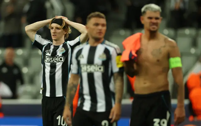 Newcastle United's Anthony Gordon looks dejected after the match