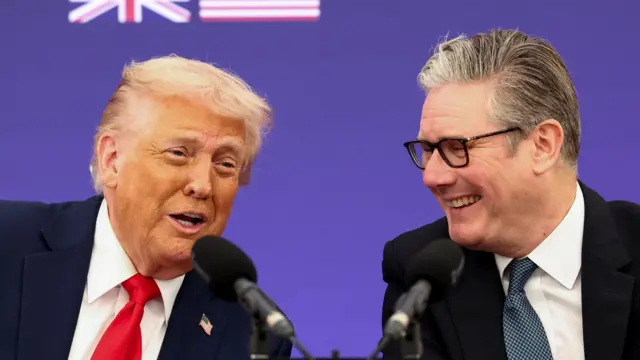 Donald Trump (L) and Keir Starmer (R) lean into each other as the US president speaks