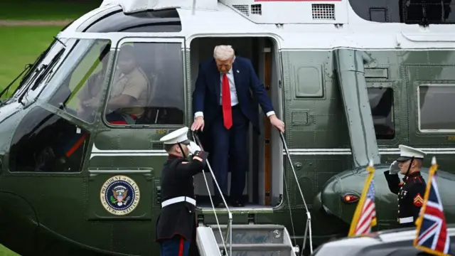 Trump leaves Marine 1