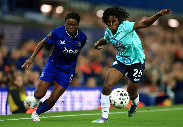Toni Payne of Everton battles for possession with Rofiat Imuran of London City Lionesses