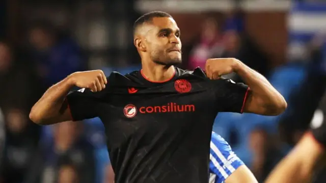 Mikael Mandron celebrates