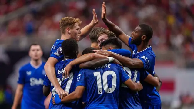 Everton huddle