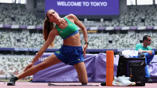 Viviane Lyra warming-up at the World Athletics Championships