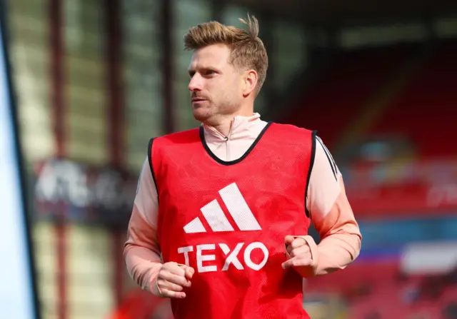 Stuart Armstrong starts for Aberdeen
