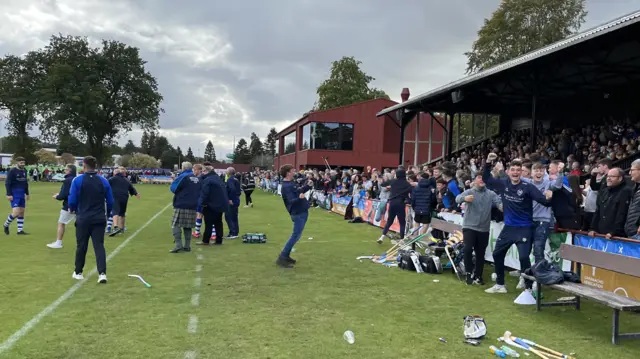 Gàirdeachas aig Baile Ùr an t-Slèibh